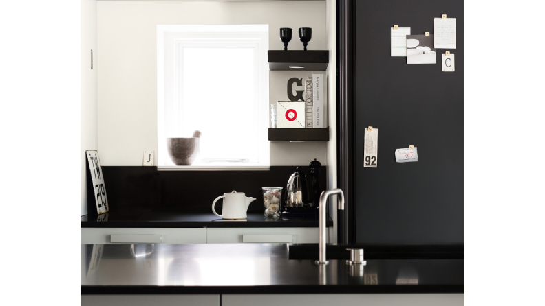 Effet magnétique : l’effet inédit de dulux valentine colour touch pour aimanter tous les supports